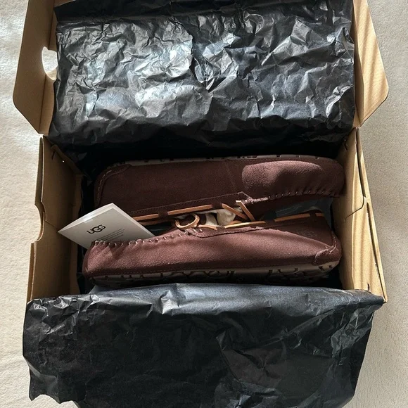 New UGG Olsen Brown Suede Moccasins with Plush Lining - Picture 2 of 8